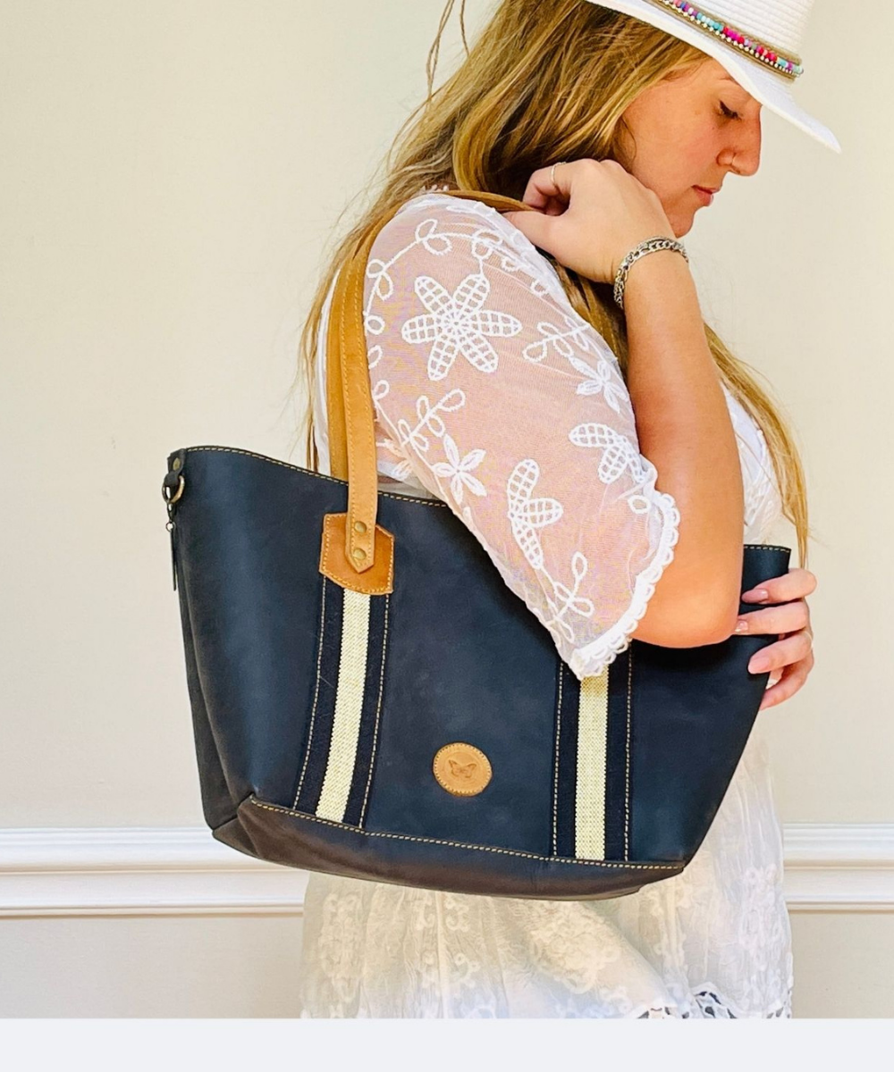 Rien Black Tote