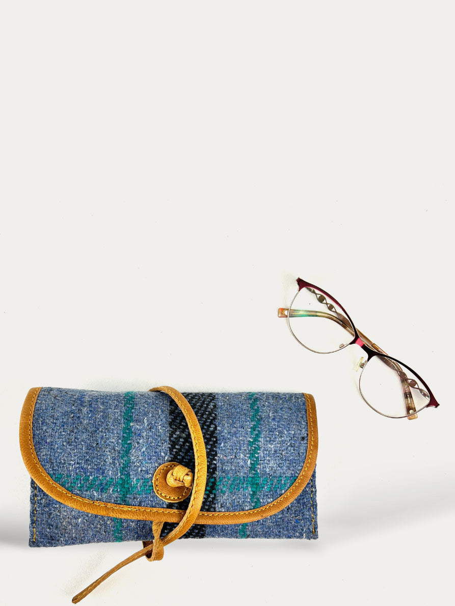 Highlands Eyeglass Blue Pouch