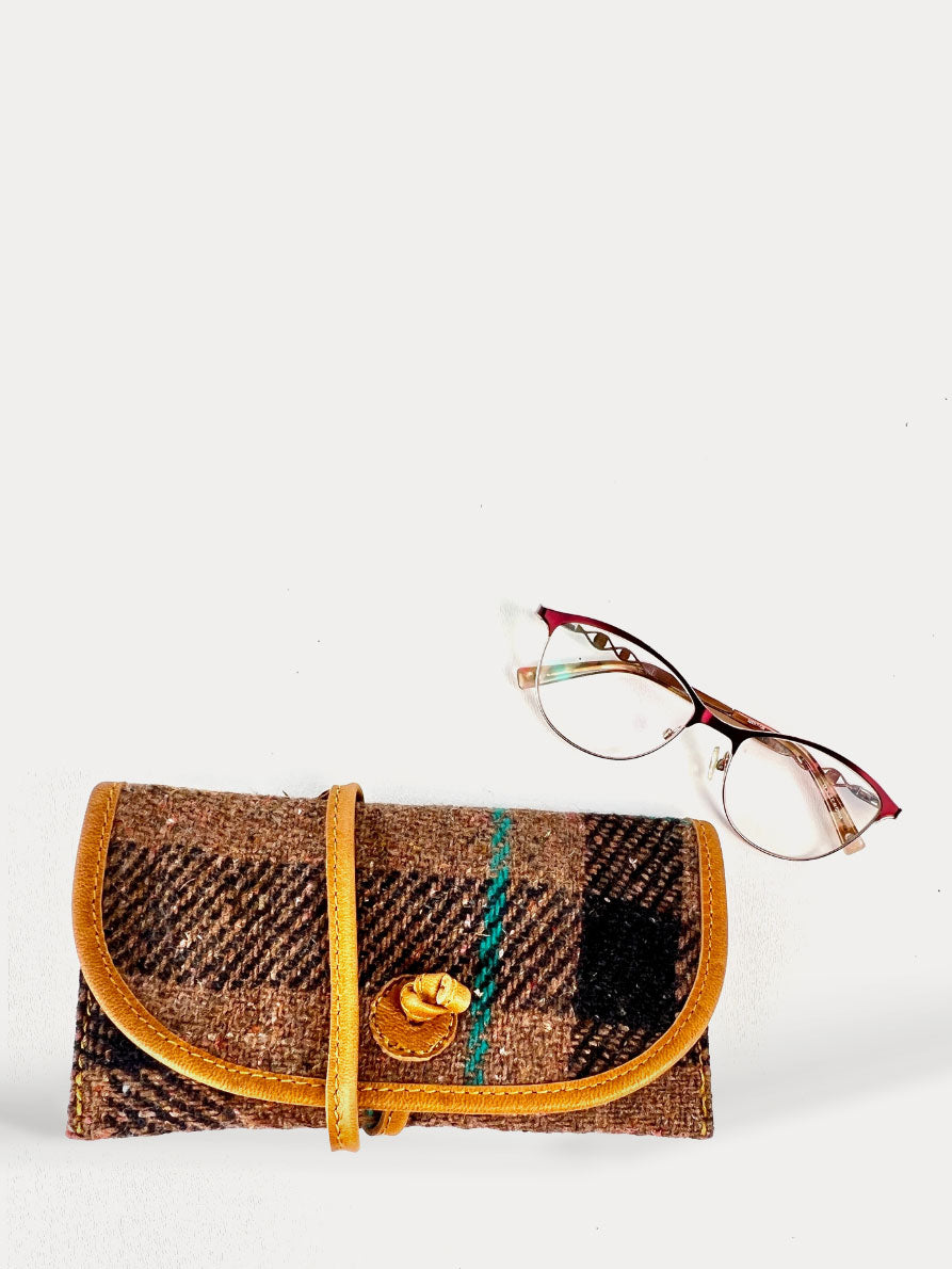 Highlands  Eyeglass  Brown Pouch